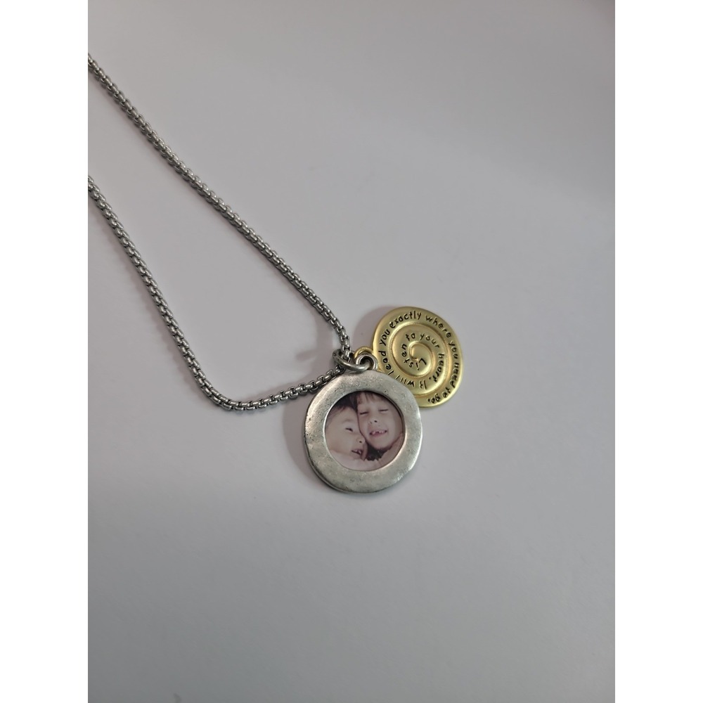 Silver Tone Round Photo Frame Pendant Necklace Keepsake Memory Jewelry